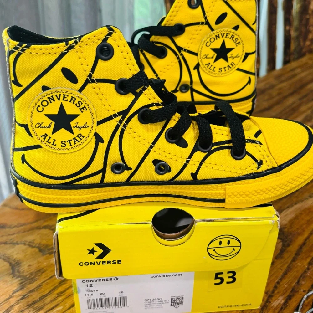 Converse Chuck Taylor Youth Size 12 NIB.RARE canvas upper material. Unisex